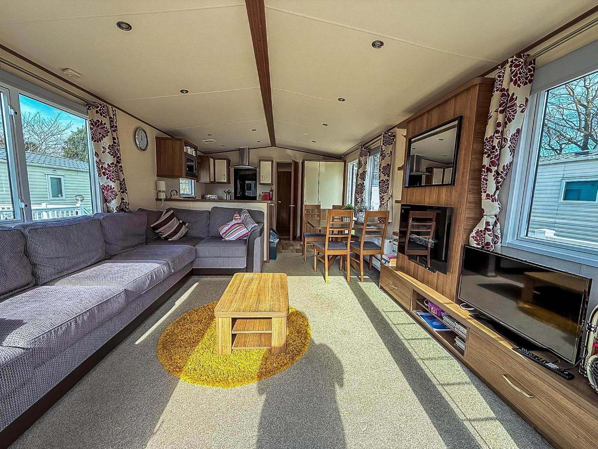 Gorgeous 6 Berth Caravan With Decking And Wi-Fi At Broadland Sands Ref 20377Bs 홉톤-온-씨 외부 사진